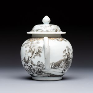 A Chinese export grisaille and gilt-decorated 'European Subject' teapot and cover, Qianlong — foto 3