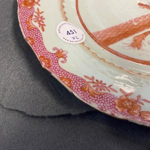 A Chinese export 'Nordic Society' plate dated 1785 and one inscribed 'Dus Leydons Vriendschap', Qianlong — photo 10