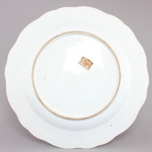 A Chinese export porcelain armorial alliance plate, 18th C. — 照片 2