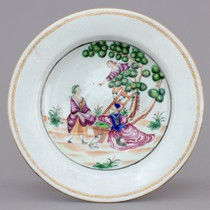 A Chinese export porcelain "Cherrypickers" plate, Qianlong, 18th C. — photo 1