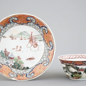 A Chinese export porcelain cup and saucer with a harbor scene, Yongzheng, 1722-1735 — photo 1