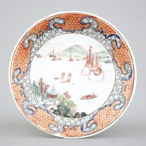 A Chinese export porcelain cup and saucer with a harbor scene, Yongzheng, 1722-1735 — photo 2