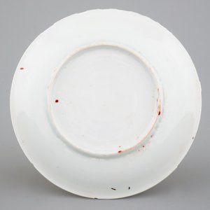 A Chinese export porcelain cup and saucer with a harbor scene, Yongzheng, 1722-1735 — photo 3