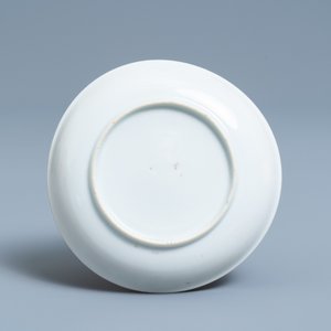 A Chinese export porcelain cup and saucer with a herring merchant, Qianlong — 照片 3