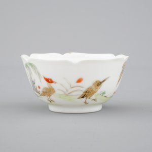 A Chinese export porcelain cup with a design after Cornelis Pronk: "The Parasol Ladies", ca. 1740 — 照片 4