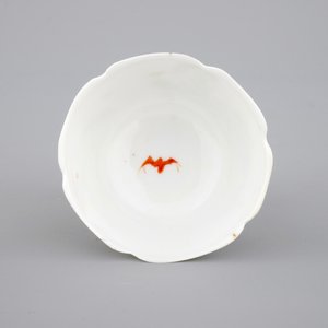 A Chinese export porcelain cup with a design after Cornelis Pronk: "The Parasol Ladies", ca. 1740 — 照片 5
