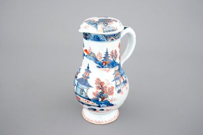 Une verseuse et son couvercle en porcelaine de Chine pour l'export de type Imari, 18ème