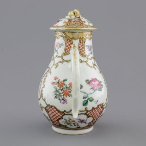 A Chinese export porcelain jug and cover with matching saucer, 18th C. — 照片 7