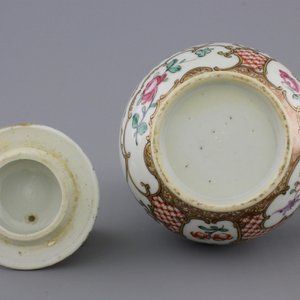 A Chinese export porcelain jug and cover with matching saucer, 18th C. — 照片 8
