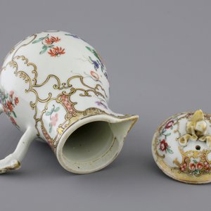 A Chinese export porcelain jug and cover with matching saucer, 18th C. — 照片 9