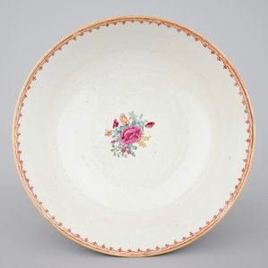 A Chinese export porcelain Mandarin pattern bowl and a dish, Qianlong, 18th C. — foto 8
