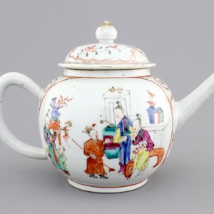 A Chinese export porcelain mandarin pattern teapot, 18th C. — photo 4
