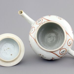A Chinese export porcelain mandarin pattern teapot, 18th C. — photo 6