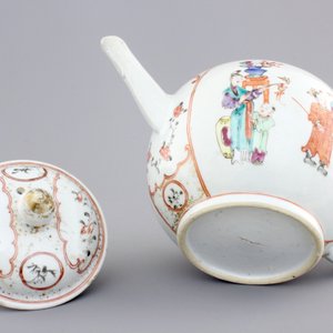 A Chinese export porcelain mandarin pattern teapot, 18th C. — photo 7