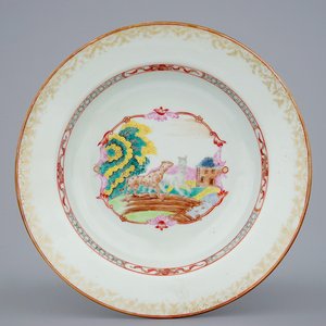 A Chinese export porcelain Meissen style plate with dogs in a field, 18th C. — photo 1