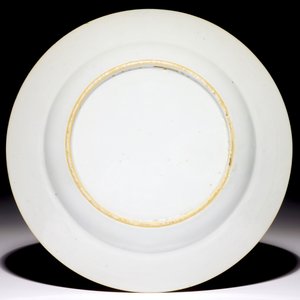 A Chinese export porcelain “Pompadour” plate, ca. 1745 — 照片 2