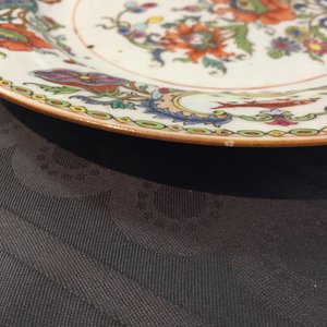 A Chinese export porcelain “Pompadour” plate, ca. 1745 — 照片 3