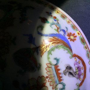 A Chinese export porcelain “Pompadour” two-handled porringer and cover, ca. 1745 — photo 11