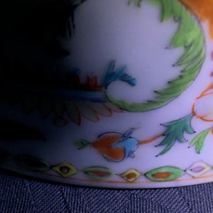 A Chinese export porcelain “Pompadour” two-handled porringer and cover, ca. 1745 — photo 15