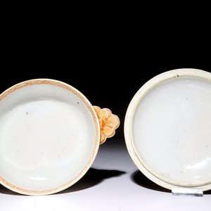A Chinese export porcelain “Pompadour” two-handled porringer and cover, ca. 1745 — photo 6