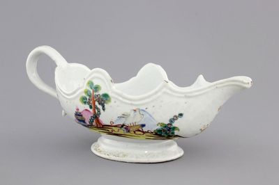 A Chinese export porcelain sauceboat decorated with “Valentine’s pattern”, ca. 1745