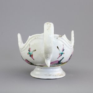 A Chinese export porcelain sauceboat decorated with “Valentine’s pattern”, ca. 1745 — photo 5