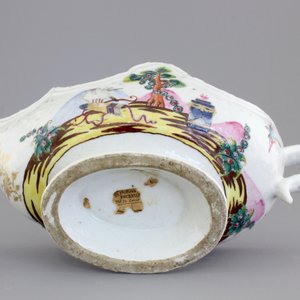 A Chinese export porcelain sauceboat decorated with “Valentine’s pattern”, ca. 1745 — photo 7