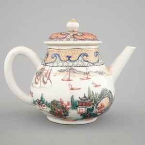 A Chinese export porcelain tea pot or jug and cover with a harbor scene, Yongzheng, 1722-1735 — photo 4