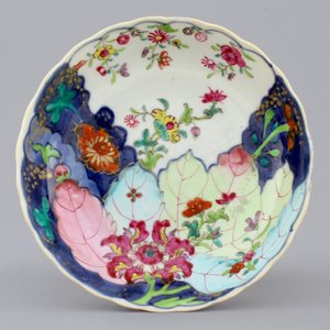 A Chinese export porcelain "Tobacco leaf" cup and saucer, ca. 1770 — photo 2
