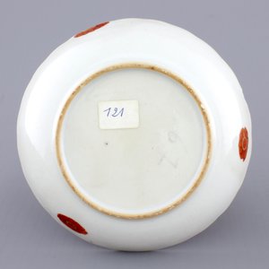 A Chinese export porcelain "Tobacco leaf" cup and saucer, ca. 1770 — photo 3