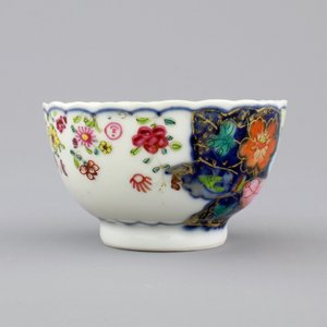 A Chinese export porcelain "Tobacco leaf" cup and saucer, ca. 1770 — photo 5