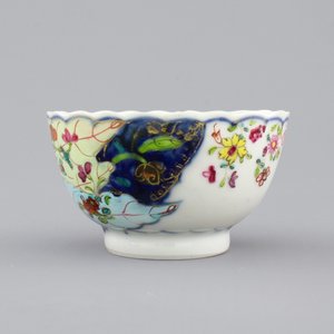 A Chinese export porcelain "Tobacco leaf" cup and saucer, ca. 1770 — photo 6