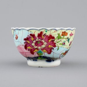 A Chinese export porcelain "Tobacco leaf" cup and saucer, ca. 1770 — photo 7