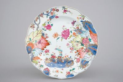 Une assiette en porcelaine de Chine au décors de feuilles de tabac, Qianlong, 18ème