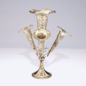 A Chinese export silver flower vase, 19/20th C. — photo 2