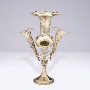 A Chinese export silver flower vase, 19/20th C. — photo 3