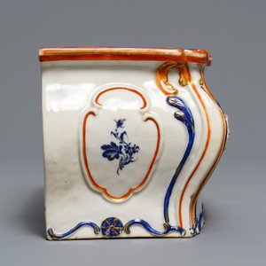 A Chinese export tulip vase in the form of a Louis XV chest of drawers, Qianlong — 照片 6