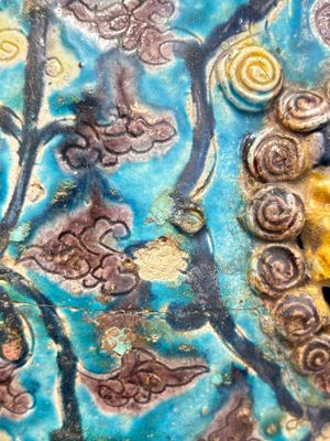 A Chinese Fahua barrel-shaped 'lotus scroll' stool with incised design, Ming — photo 7