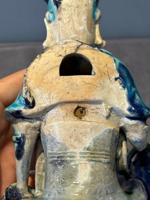 A Chinese Fahua Guanyin on stand, Ming — 照片 13