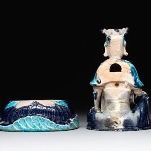 A Chinese Fahua Guanyin on stand, Ming — 照片 4