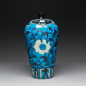 A Chinese Fahua 'meiping' vase with lotus scrolls, Ming — photo 2