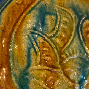 A Chinese fahua 'moonflask' with applied lotus design, Ming — 照片 21