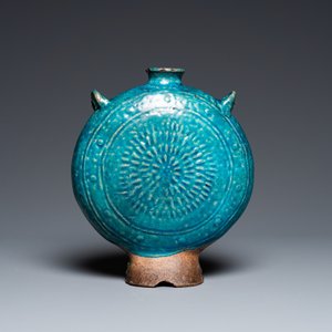 A Chinese fahua 'moonflask' with applied lotus design, Ming — 照片 3