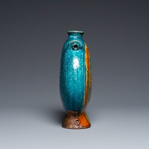 A Chinese fahua 'moonflask' with applied lotus design, Ming — 照片 4
