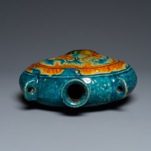 A Chinese fahua 'moonflask' with applied lotus design, Ming — 照片 5