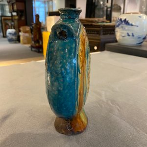 A Chinese fahua 'moonflask' with applied lotus design, Ming — 照片 10