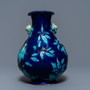 A Chinese fahua relief-decorated vase, 19th C. — photo 3