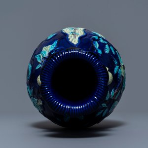 A Chinese fahua relief-decorated vase, 19th C. — photo 5