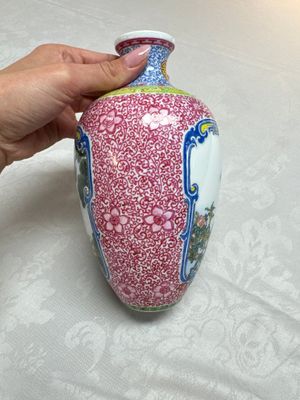 A Chinese falangcai 'Birds among Flowering Branches' vase, Qianlong mark, Republic — photo 2