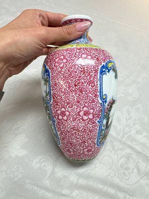 A Chinese falangcai 'Birds among Flowering Branches' vase, Qianlong mark, Republic — photo 4